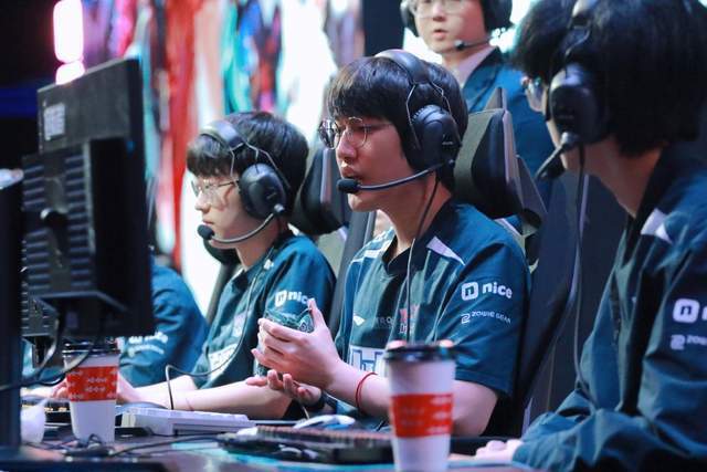 LGD血洗DRX,Crisp打出惊人五杀宿敌对决四强赛,成为赛场最大亮点 LGD血洗DRX,Crisp打出惊人五杀宿敌对决四强赛,成为赛场最大亮点