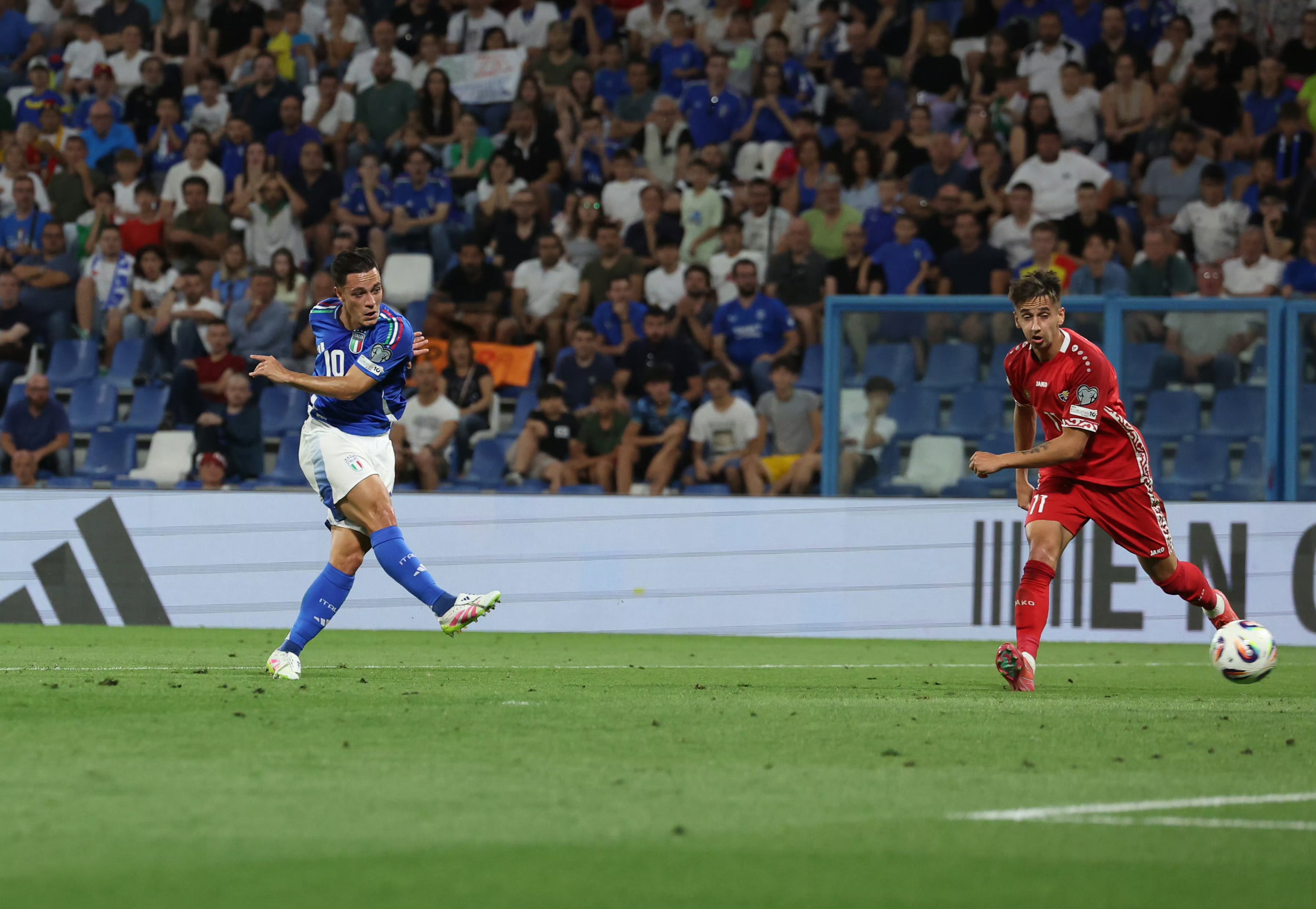 AC米兰险胜多特蒙德，佩德里点燃赛场的简单介绍