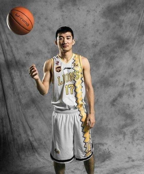 开云体育平台APP-广州队碾压热火，孙铭徽刷新纪录