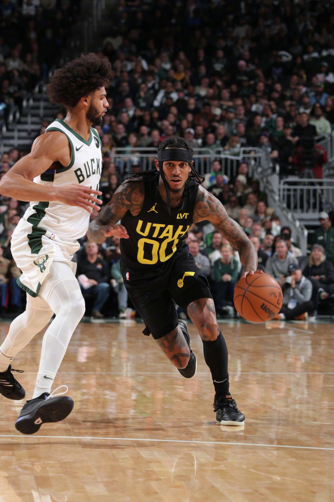 开云体育-爵士轻取雄鹿，莫兰特点燃赛场