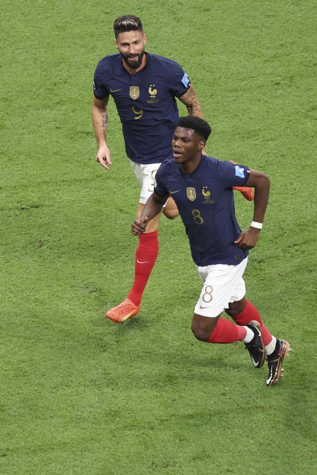 英格兰队碾压葡萄牙队，奥恰洛夫关键制胜