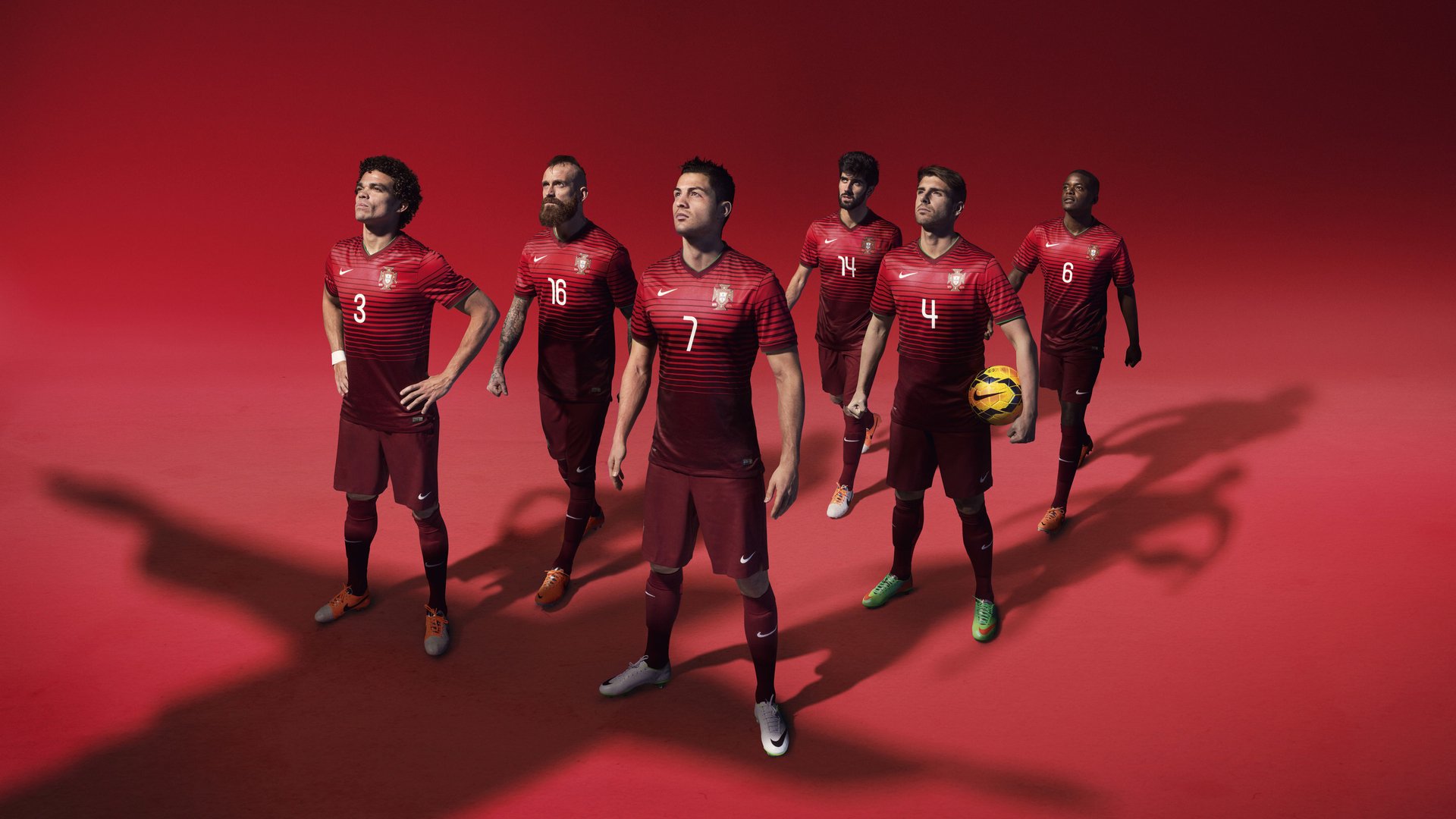 冷热双线,巴尔韦德伯纳乌封神夜,曼联南美奇袭背后的足球平行宇宙